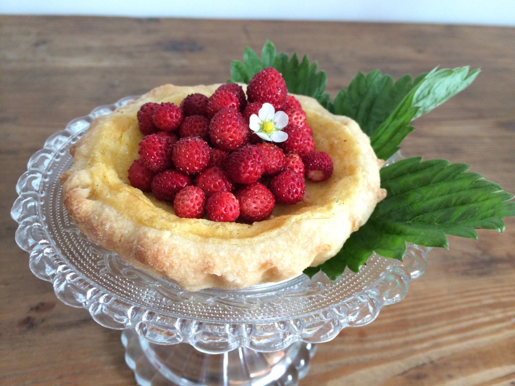 Vanilletarte mit Walderdbeeren