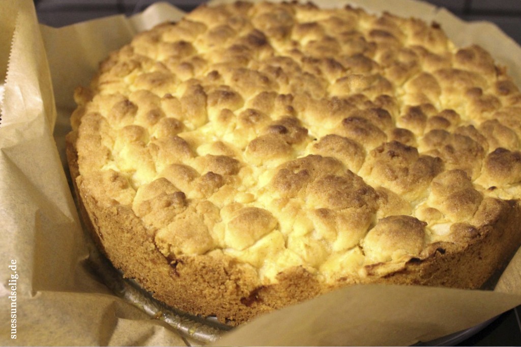 Apfel-Streuselkuchen mit Pudding