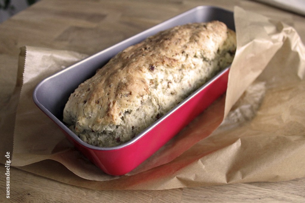 Schinken-Käse-Brot mit Zwiebeln