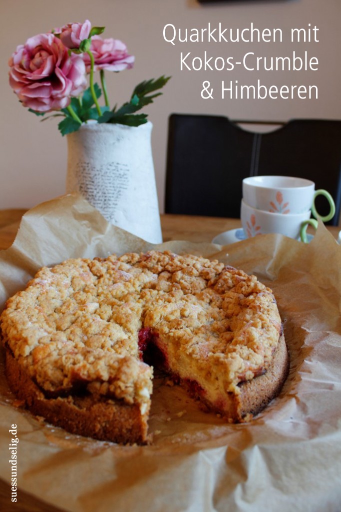 Quarkkuchen mit Kokos-Crumble & Himbeeren