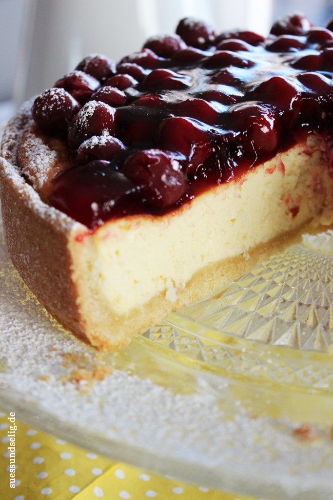 Kokos-Mascarpone-Käsekuchen mit Kirschen