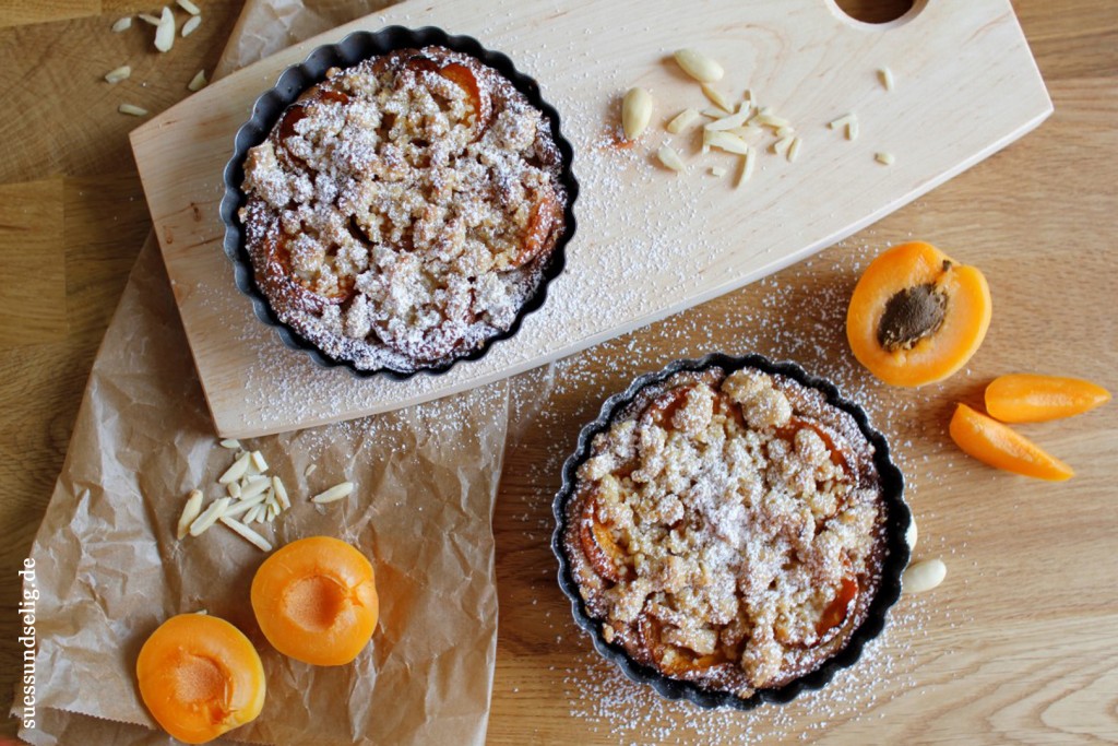 Aprikosenkuchen mit Mandel-Streuseln