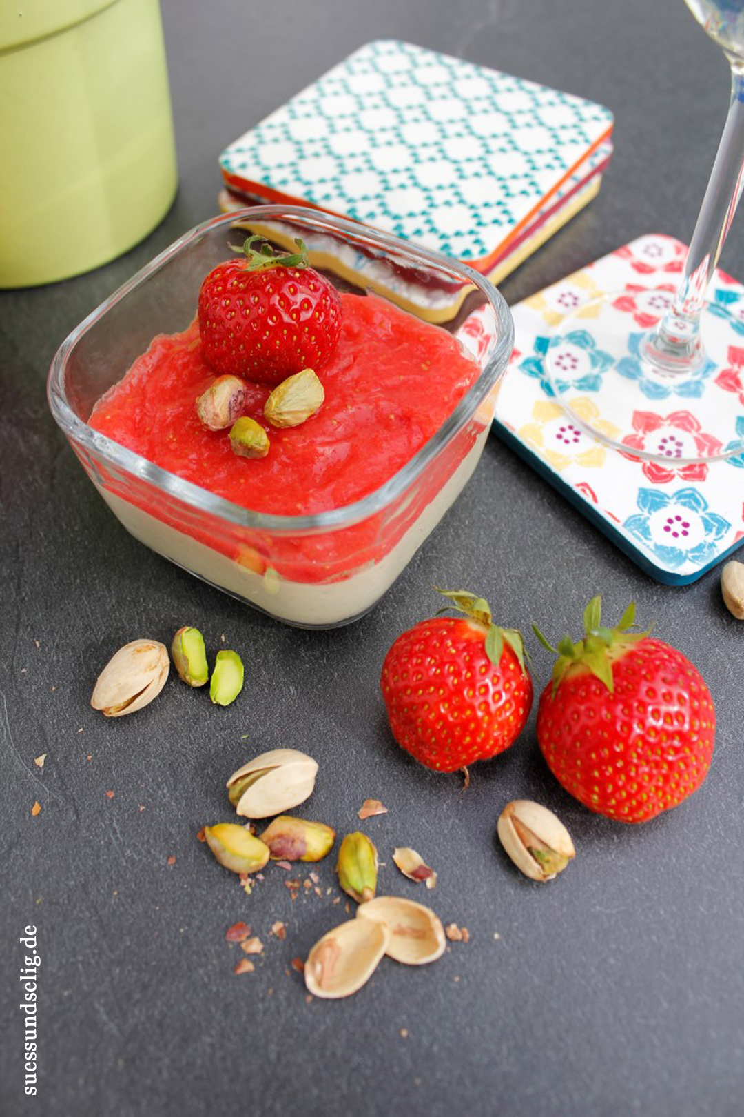 Erdbeertorte mit Soja-Apfel-Pistazie-Creme