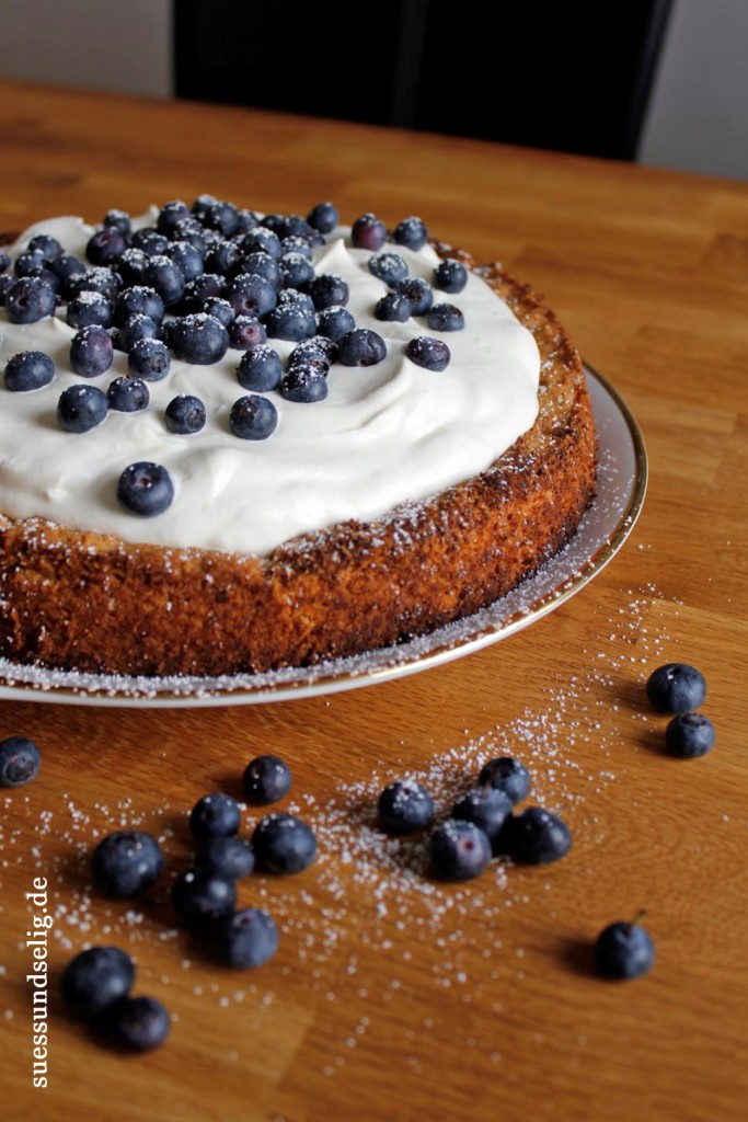 Birnentarte mit Crème Fraiche und Heidelbeeren