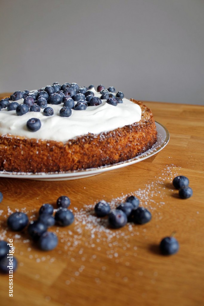 Birnentarte mit Crème Fraiche und Blaubeeren