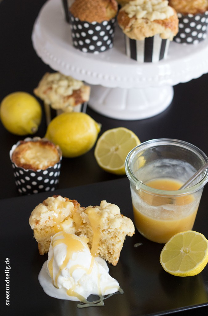 Zitronen-Muffins mit Frischkäsefüllung und Lemon Curd