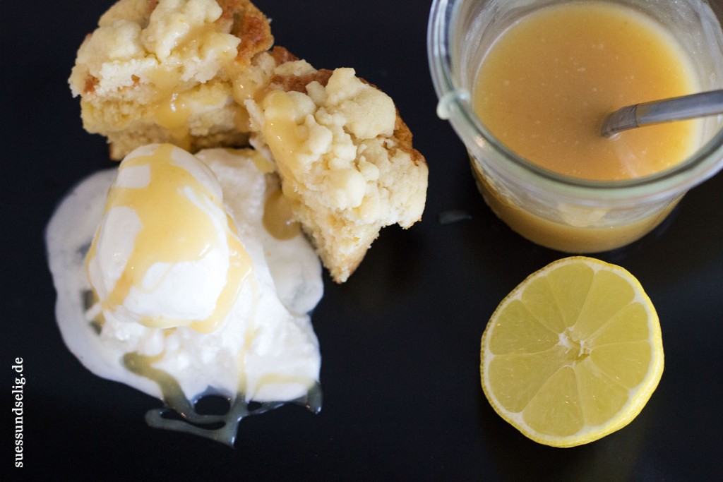 Zitronen-Muffins mit Frischkäsefüllung und Lemon Curd