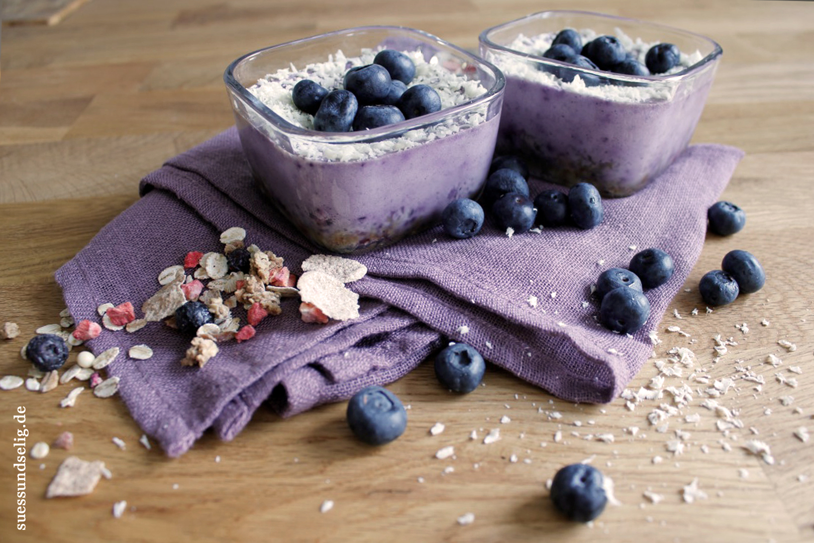 Blaubeer-Käsekuchen-Dessert mit Müsliboden - mhmm!