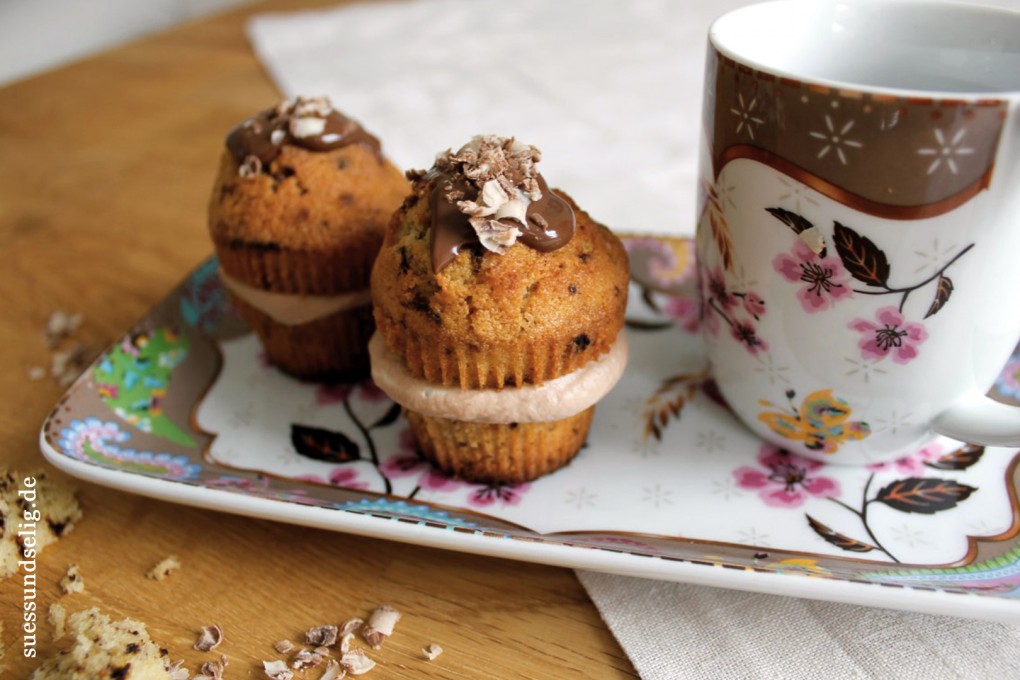 Kaffee-Cupcakes mit Nougat-Sahne-Füllung und Nougat-Schokoladenraspel