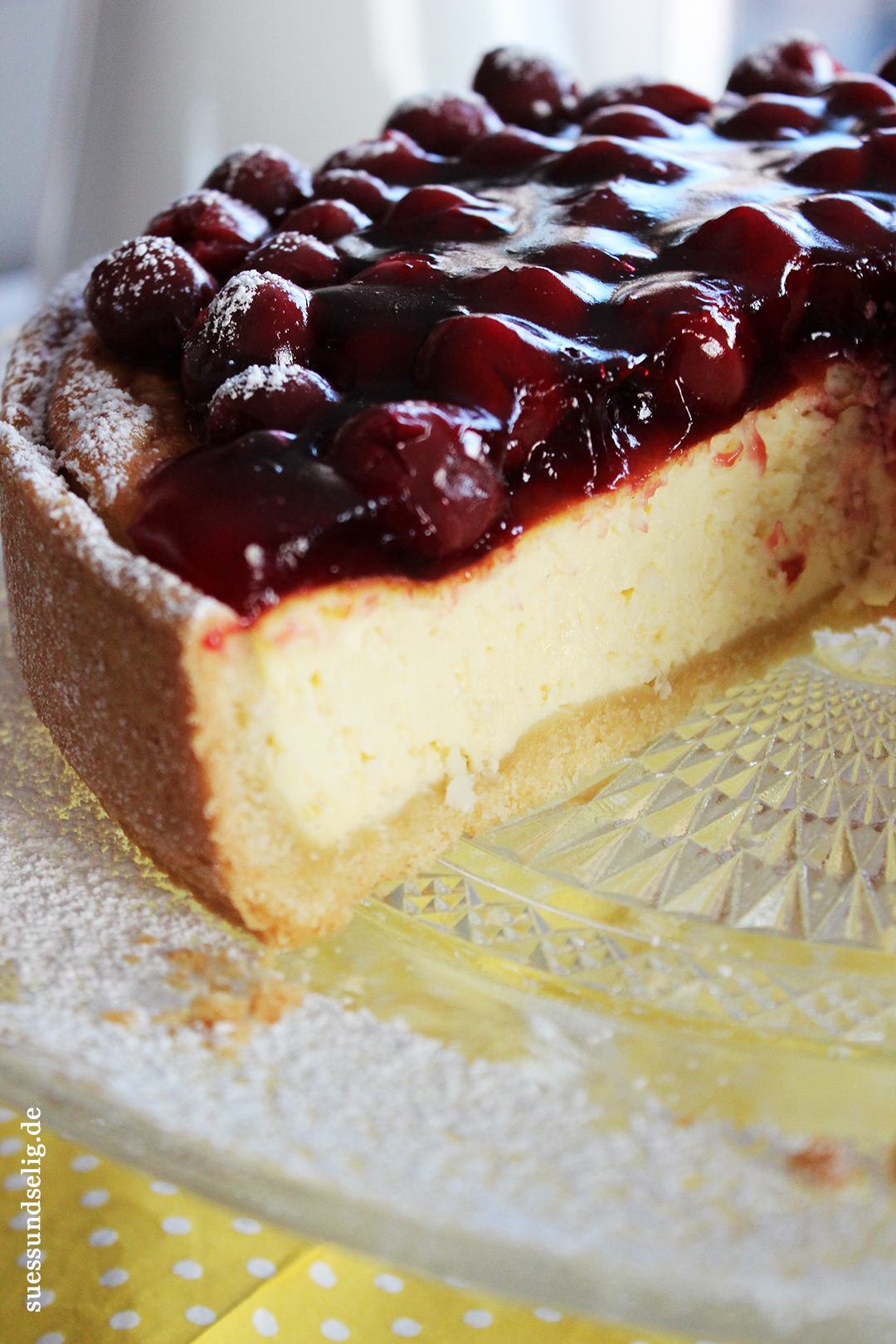 Kokos-Mascarpone-Käsekuchen mit Kirschen | suessundselig