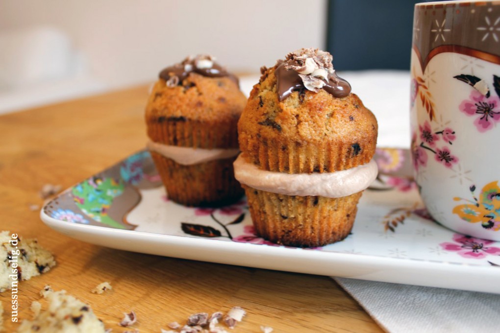 Kaffee-Muffins mit Nougat-Sahne-Füllung | suessundselig