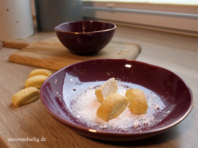 Mürbeteig-Plätzchen mit Puderzucker