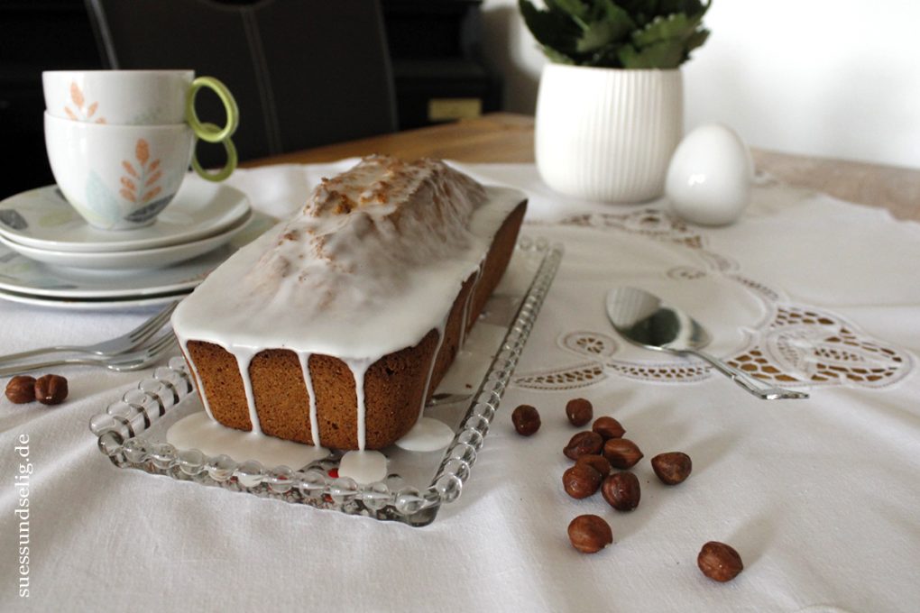 Nusskuchen mit Zuckerguss